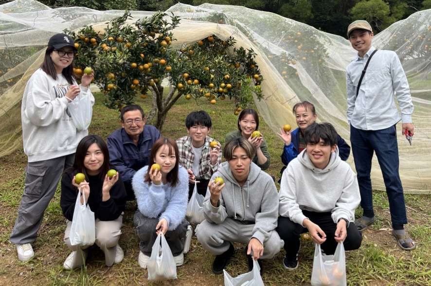 農家さんの畑で収穫＆サングリア作り