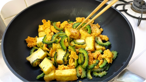 うちなー料理体験 ～“アンマー”の味を習う～