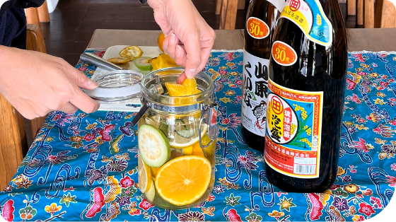 サングリア作成 ～採れたてをその場で漬け込む～